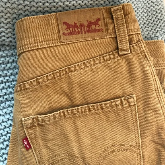 LEVI’S HIGH RISE SHORTS - Picture 3 of 7